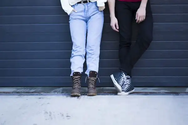 best-sneakers-to-wear-with-skinny-jeans