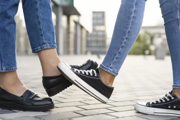 sneakers-with-skinny-jeans