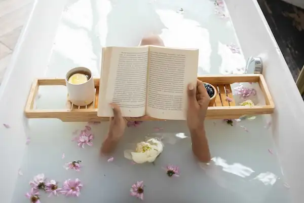mothersday-gift-ideas-bathtub-caddy-tray