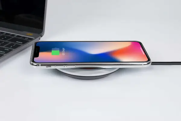 wireless-charging-pad-mothersday-gift-ideas