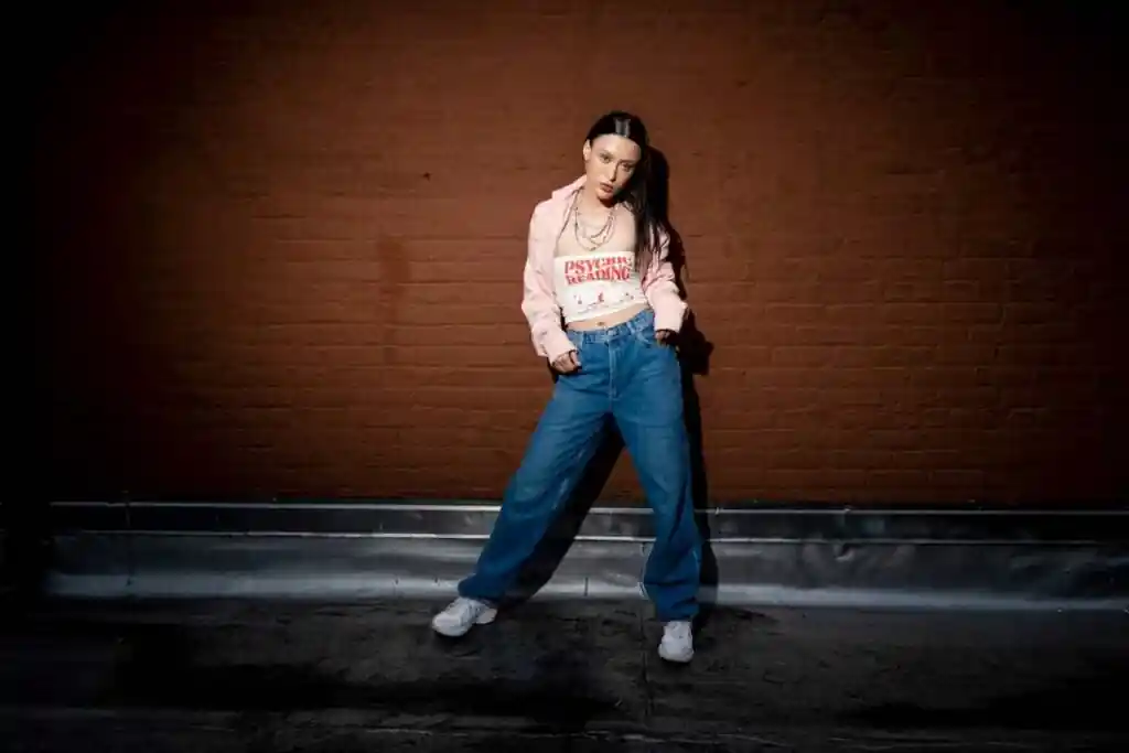 the-comeback-of-baggy-jeans-and-wide-leg-jeans