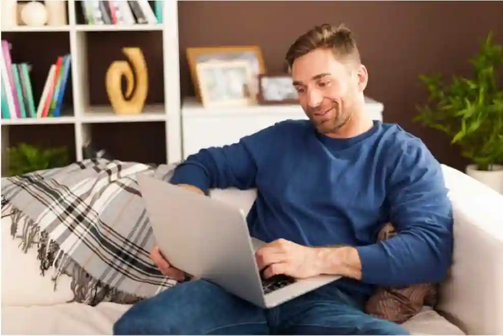 tips-for-scoring-luggage-deals-on-black-friday-&-cyber-monday
