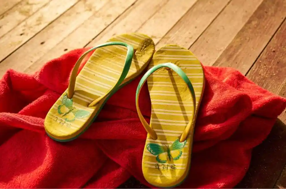 why-beach-thongs-sandals-are-a-summer-staple